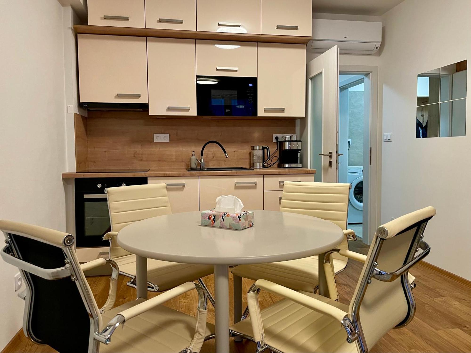 Apartman Astra Sezimovo Usti Zewnętrze zdjęcie