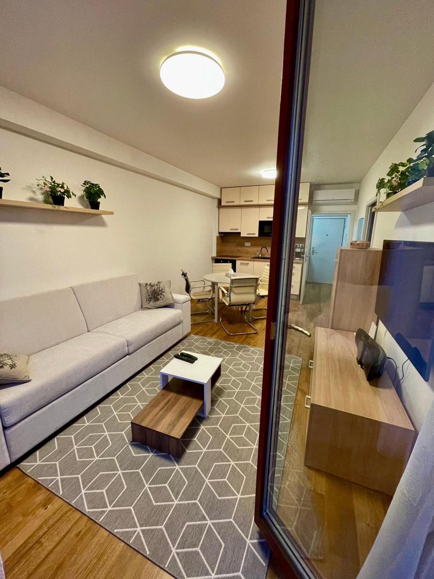 Apartman Astra Sezimovo Usti Zewnętrze zdjęcie